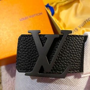 Louis-Vuitton 35mm initials matte black men’s belt.